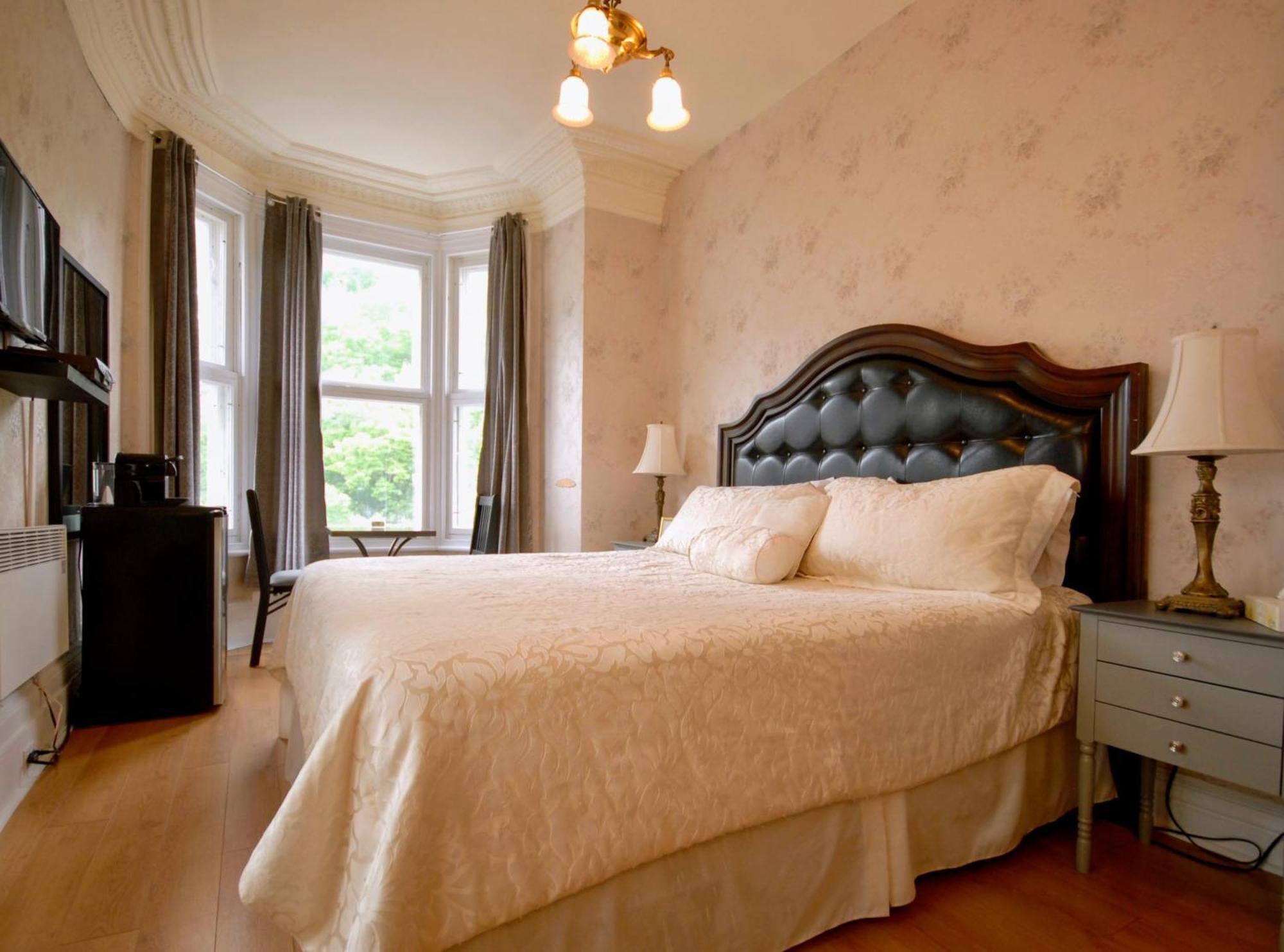 Отель Manoir Sainte Genevieve Квебек Экстерьер фото