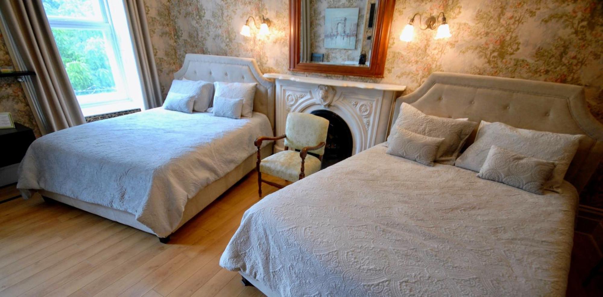 Отель Manoir Sainte Genevieve Квебек Экстерьер фото